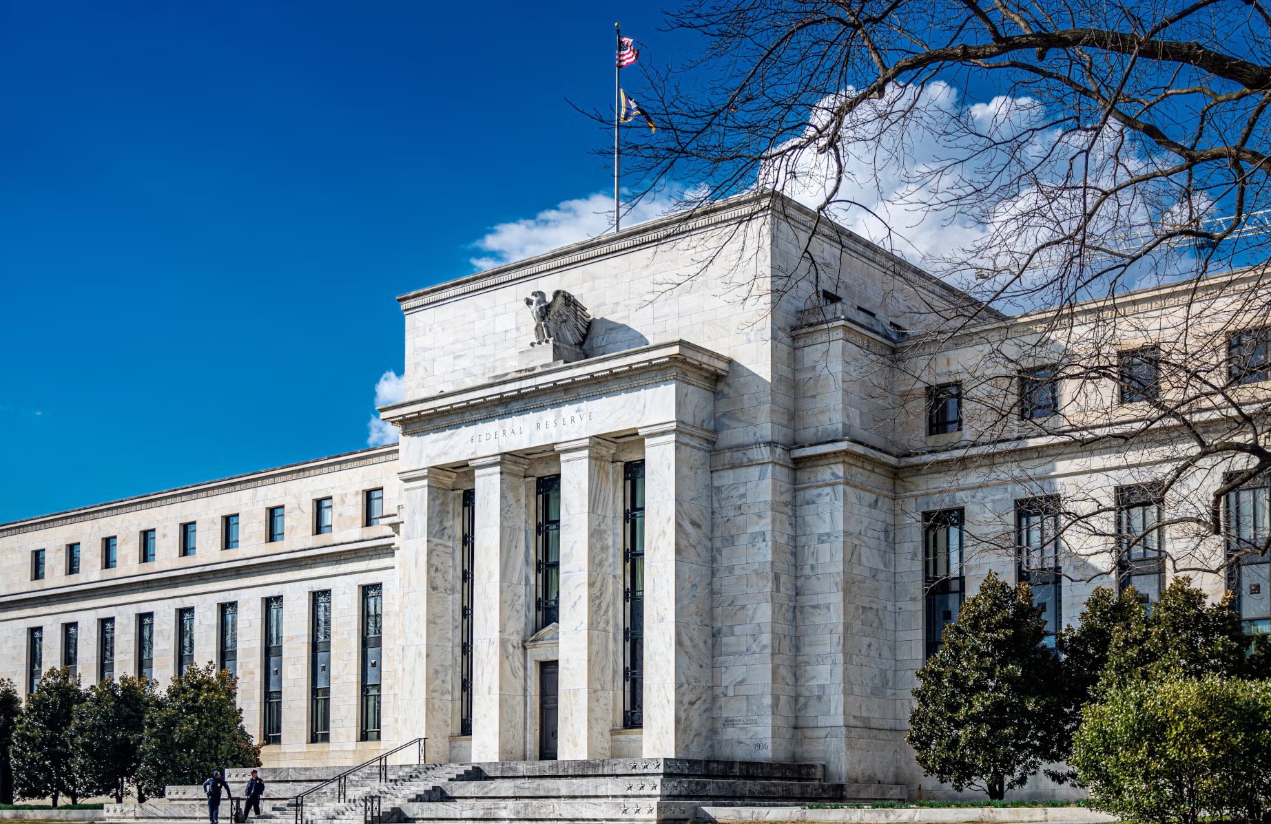 بنوك مركزية خليجية تقرر خفض الفائدة عقب قرار الفيدرالي